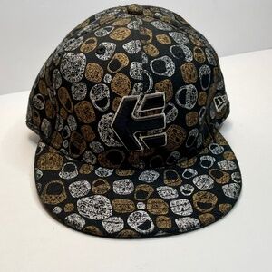 VINTAGE ETNIES 59FIFTY BASEBALL CAP HAT SKATE SIZE 7 1/2” GOLD SILVER METALLIC